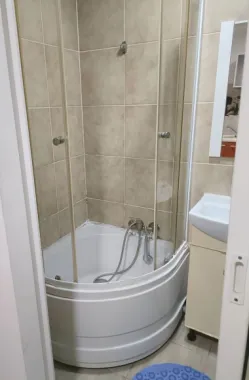 De vanzare garsoniera micro 40, et. 3/3, 27.000 euro