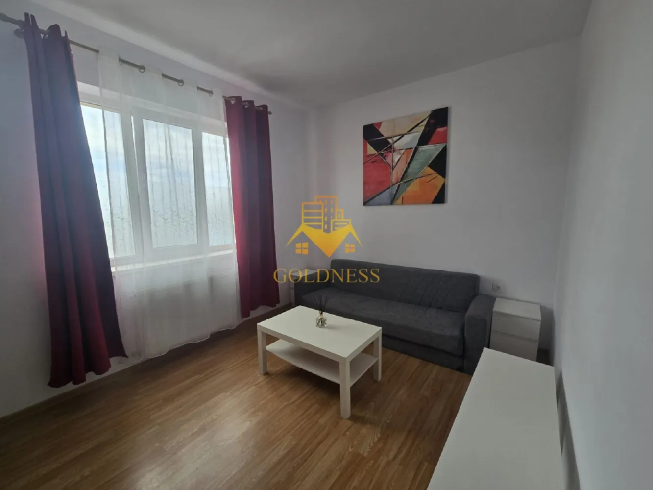 2 camere decomandate, modern, parcare, Cartierul Buna Ziua, Zona Audi - GOLDNESS Imobiliare vă propune spre închiriere un apartament cu 2 camere decomandate complet mobilat și utilat, la Parter într-un imobil de 4 etaje, în cartierul Buna Ziua. Apartamentul este compartimentat astfel:
 - dormitor cu pat matrimonial, dulap pentru haine, noptiere
 - dormitor cu canapea exntensibila, spatiu pentru depozitare.
 - bucataria complet utilată, loc de servit masa 
 - baie cu vana, calorifer port prosop inox și dulap pentru depozitare.

Imobilul este dotat cu toate cele necesare- centrală pe bloc , frigider, aragaz, frigider etc. 
Se află în apropierea stațiilor de transport în comun, magazine, restaurante, spații verzi, farmacii, etc. 
Dispune de loc de parcare!

Dacă sunteți interesați de acest apartament și doriți să îl vizionați, dar și pentru alte oferte sau detalii nu ezitați să ne contactați telefonic sau prin e-mail - goldnessimobiliare@gmail.com. Vă stăm la dispoziție!
Pentru intermediere se percepe un comision de 50% din prețul chiriei!