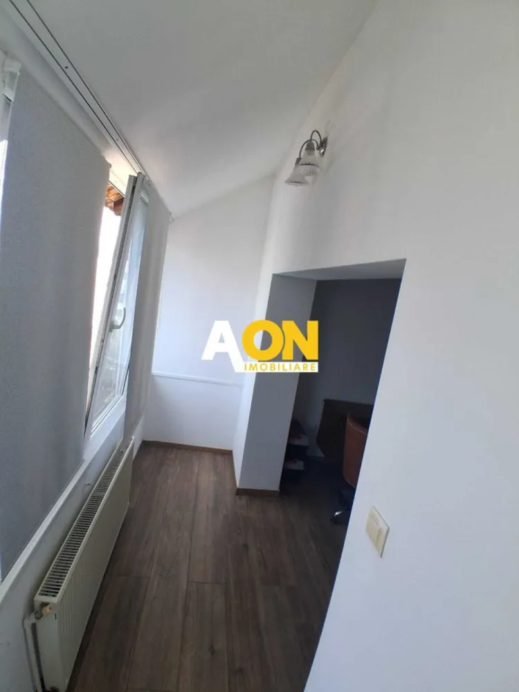 Apartament 2 camere Cetate - Aon Imobiliare va ofera spre vanzare un apartament compus din 2 camere, bucatarie, baie, balcon, in suprafata utila de 50 mp, situat in apropiere de piata, scoli, gradinite, supermarket precum si de zona turistica Cetatea Alba Carolina.
Apartamentul este izolat, detine acoperis nou si se vinde partial mobilat. Proprietarul accepta credit.
ID CP3101084
