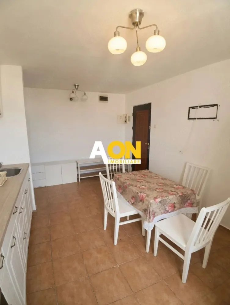 Apartament 2 camere Cetate - Aon Imobiliare va ofera spre vanzare un apartament compus din 2 camere, bucatarie, baie, balcon, in suprafata utila de 50 mp, situat in apropiere de piata, scoli, gradinite, supermarket precum si de zona turistica Cetatea Alba Carolina.
Apartamentul este izolat, detine acoperis nou si se vinde partial mobilat. Proprietarul accepta credit.
ID CP3101084