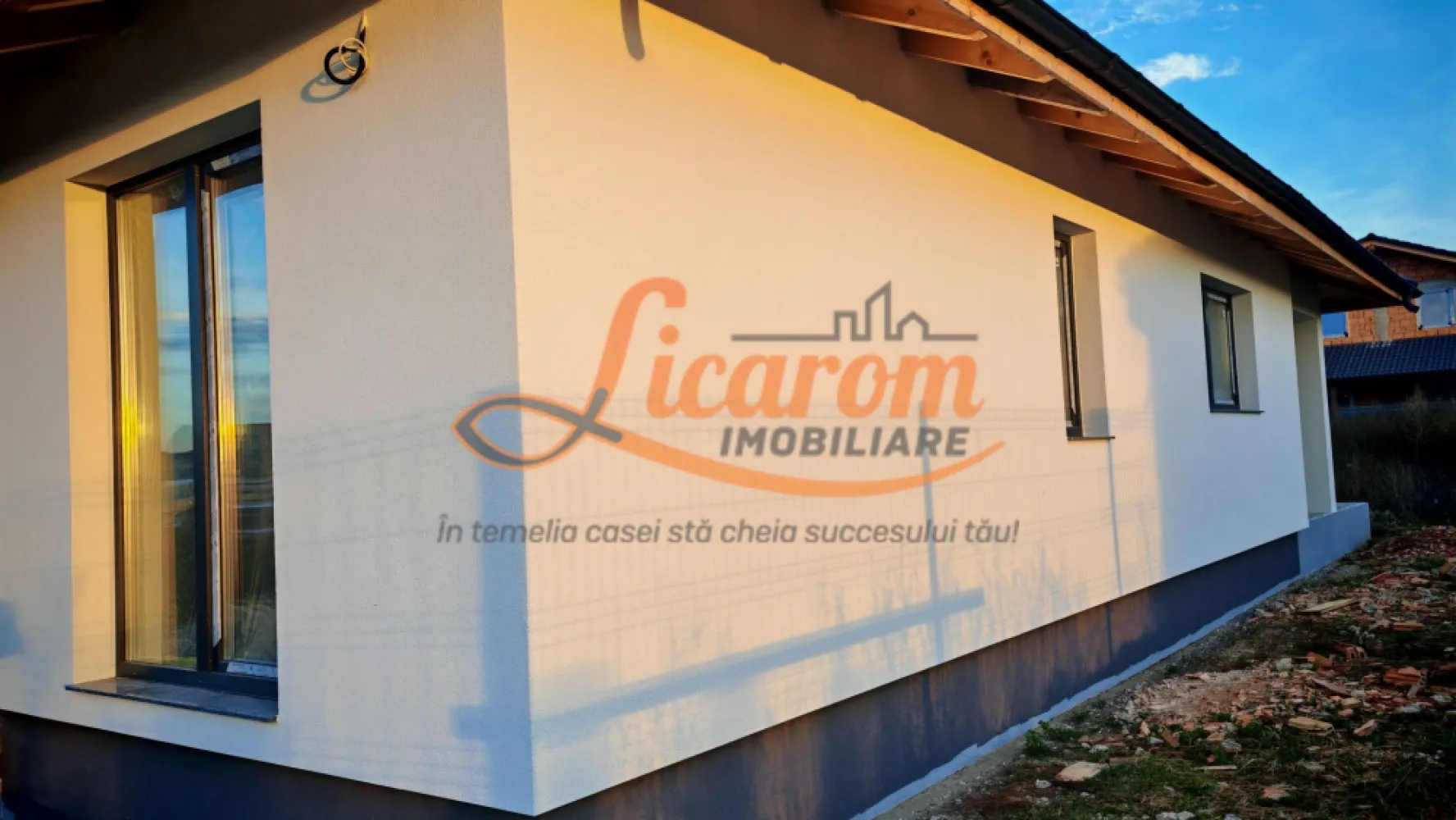 Casa la cheie in CRISTIAN pe Parter, zona de vile,250.000 euro - Licarom Imobiliare va propune spre vanzare o casa "La cheie" constructie 2025 -2026 ,in localitatea Cristian . 
Casa este desfasurata doar pe PARTER si este compusa din hol la intrare,baie de serviciu , trei dormitoare si living deschis cu bucataria si o terasa.
Imobilul se preda la cheie putandu-se personaliza dupa placul personal la faza de detalii / finisaje de interior. 
Instalatia de incalzire este realizata prin pardosela.
Casa se preda racordata la toate utilitatile:gaz,curent,apa si canalizare.

Pretul este de 250000 euro (TVA inclus).
Pentru programare vizionari sau detalii,nu ezitati sa ne contactati la telefon 0741059397 .Consultant Imobiliar Calin si 0723985424 Consultant Imobiliar Liliana