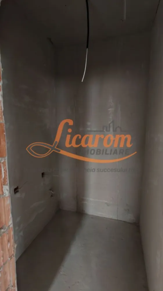 Casa la cheie in CRISTIAN pe Parter, zona de vile,250.000 euro - Licarom Imobiliare va propune spre vanzare o casa "La cheie" constructie 2025 -2026 ,in localitatea Cristian . 
Casa este desfasurata doar pe PARTER si este compusa din hol la intrare,baie de serviciu , trei dormitoare si living deschis cu bucataria si o terasa.
Imobilul se preda la cheie putandu-se personaliza dupa placul personal la faza de detalii / finisaje de interior. 
Instalatia de incalzire este realizata prin pardosela.
Casa se preda racordata la toate utilitatile:gaz,curent,apa si canalizare.

Pretul este de 250000 euro (TVA inclus).
Pentru programare vizionari sau detalii,nu ezitati sa ne contactati la telefon 0741059397 .Consultant Imobiliar Calin si 0723985424 Consultant Imobiliar Liliana