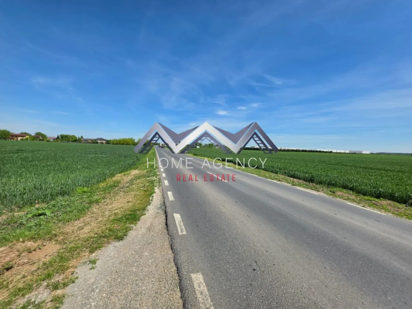 Teren 33.211 mp Tunari – ideal logistică, showroom sau producție - Vă propunem, spre vânzare, un teren intravilan cu suprafața de 33.211 mp, situat în Tunari - Dimieni, într-o zonă cu dezvoltare accelerată și acces rapid către București, Șoseaua de Centură, DN1 și principalele hub-uri comerciale și logistice din Nordul Capitalei.

Conform certificatului de urbanism, terenul este încadrat într-o zonă destinată activităților industriale, depozitare, servicii, comerț angro, birouri și activități productive, fiind o oportunitate excelentă pentru investiții și dezvoltări de business.

Indicatori urbanistici:
- POT max. 40%
- CUT max. 2

Terenul este ideal pentru:
- hale logistice și depozitare;
- parc logistic / industrial;
- showroom-uri;
- unități de producție;
- spații comerciale și servicii;
- clădiri de birouri și sedii de companie.

Avantaje:
- suprafață generoasă, potrivită pentru proiecte logistice, comerciale sau industriale de anvergură;
- poziționare strategică în Nordul Capitalei, într-una dintre cele mai active zone de dezvoltare economică;
- acces rapid către Șoseaua de Centură, DN1, Autostrada A3 și principalele artere de circulație;
- proximitate față de Aeroportul Internațional Henri Coandă – avantaj important pentru activități logistice, distribuție, import-export sau sedii regionale;
- zonă cu infrastructură în continuă dezvoltare și interes crescut din partea investitorilor;
- acces facil pentru trafic comercial, transport greu și flux operațional eficient;
- multiple posibilități de dezvoltare și valorificare investițională, într-o piață aflată în expansiune.

Proprietatea reprezintă o alegere foarte bună atât pentru investitori, cât și pentru companii care își doresc dezvoltarea unui proiect comercial sau industrial într-o zonă aflată în continuă expansiune.

Pentru detalii suplimentare și vizionări, vă stăm la dispoziție.