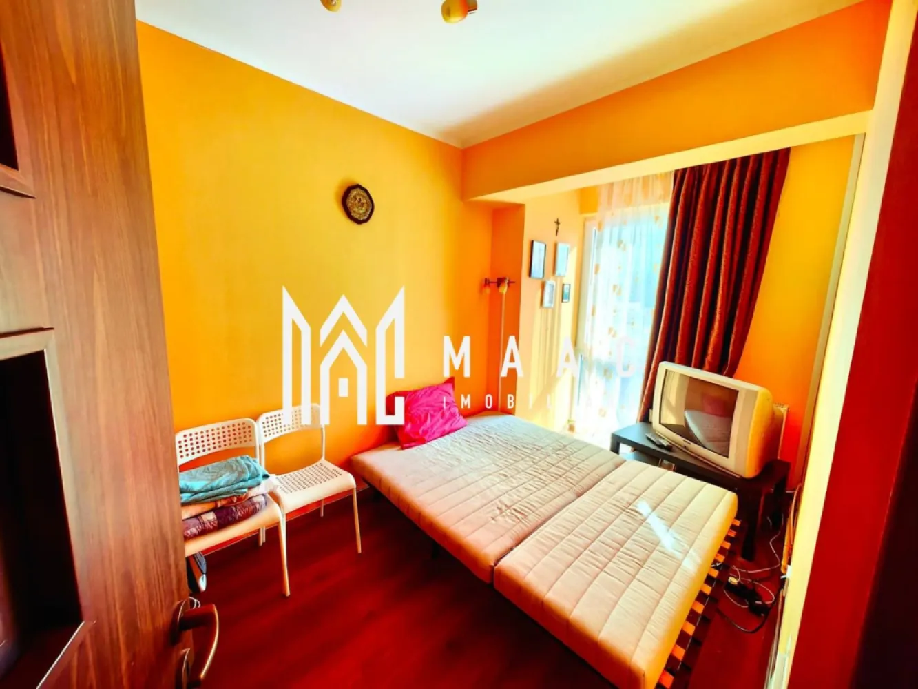 Apartament 3 camere I 65 mp I Balcon I Doamna Stanca - MAAC Imobiliare oferă spre vânzare un apartament spațios și luminos, situat în zona Doamna Stanca, într-un imobil nou, dotat cu lift.

Detalii proprietate: 3 camere + birou/dormitor suplimentar, 2 bai-prevăzute cu geam pentru aerisire naturală, balcon.
Incalzire: centrală proprie si calorifere

Apartamentul se vinde complet mobilat și utilat.
Bucătărie complet echipată, finisaje moderne
Uși interioare și parchet în tonuri neutre

Loc de parcare inclus în preț

Proprietatea se remarcă prin compartimentarea eficientă, confort termic și accesibilitatea excelentă către toate zonele de interes din oraș. Este ideală atât pentru locuință proprie, cât și pentru investiție – zona este în continuă dezvoltare și foarte căutată.
 
Pentru mai multe detalii, vă rugăm sa ne contactați, specificand ID: CP2793364