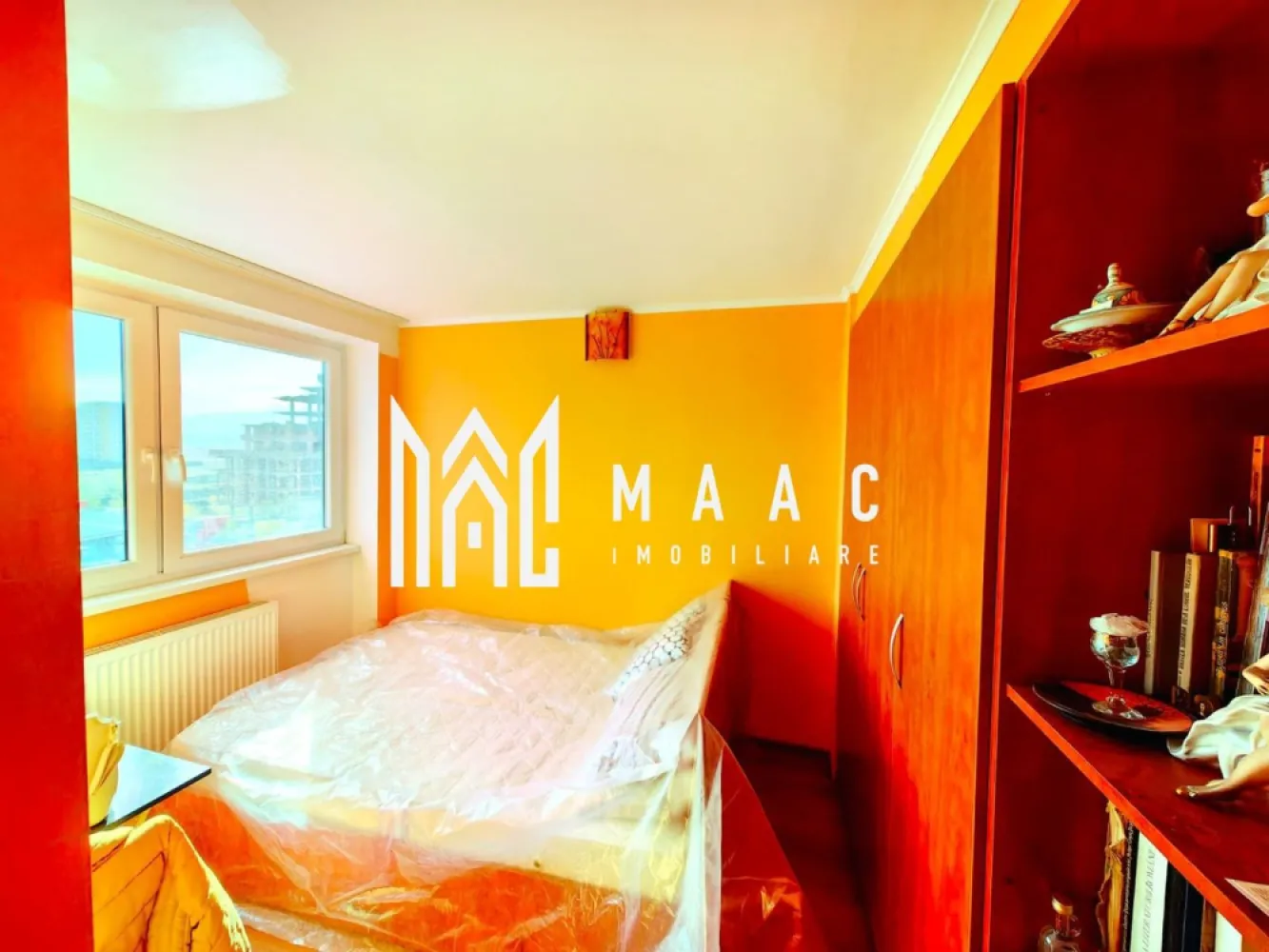 Apartament 3 camere I 65 mp I Balcon I Doamna Stanca - MAAC Imobiliare oferă spre vânzare un apartament spațios și luminos, situat în zona Doamna Stanca, într-un imobil nou, dotat cu lift.

Detalii proprietate: 3 camere + birou/dormitor suplimentar, 2 bai-prevăzute cu geam pentru aerisire naturală, balcon.
Incalzire: centrală proprie si calorifere

Apartamentul se vinde complet mobilat și utilat.
Bucătărie complet echipată, finisaje moderne
Uși interioare și parchet în tonuri neutre

Loc de parcare inclus în preț

Proprietatea se remarcă prin compartimentarea eficientă, confort termic și accesibilitatea excelentă către toate zonele de interes din oraș. Este ideală atât pentru locuință proprie, cât și pentru investiție – zona este în continuă dezvoltare și foarte căutată.
 
Pentru mai multe detalii, vă rugăm sa ne contactați, specificand ID: CP2793364
