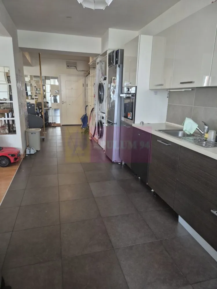 Apartament 3 camere InCity Residence - Va oferim spre vanzare un apartament de 3 camere in complexul In City Dudesti, la etajul10/17, decomndat, cu 2 grupuri sanitare si 2 balcoane. Scara este impecabil de curata si cu 2 lifturi.
Pentru detalii si vizionari contactati agentul Dona Camelia 0733683461
