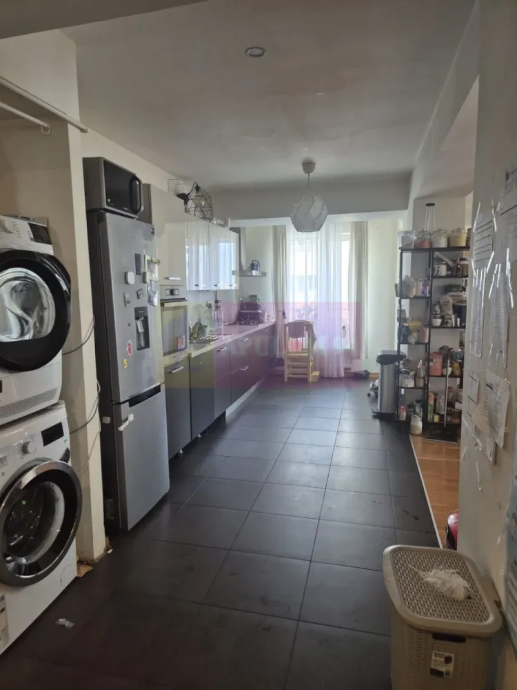 Apartament 3 camere InCity Residence - Va oferim spre vanzare un apartament de 3 camere in complexul In City Dudesti, la etajul10/17, decomndat, cu 2 grupuri sanitare si 2 balcoane. Scara este impecabil de curata si cu 2 lifturi.
Pentru detalii si vizionari contactati agentul Dona Camelia 0733683461
