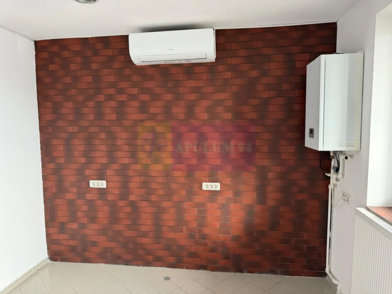 Clădire cu folosință mixtă (comercial și rezidențial)