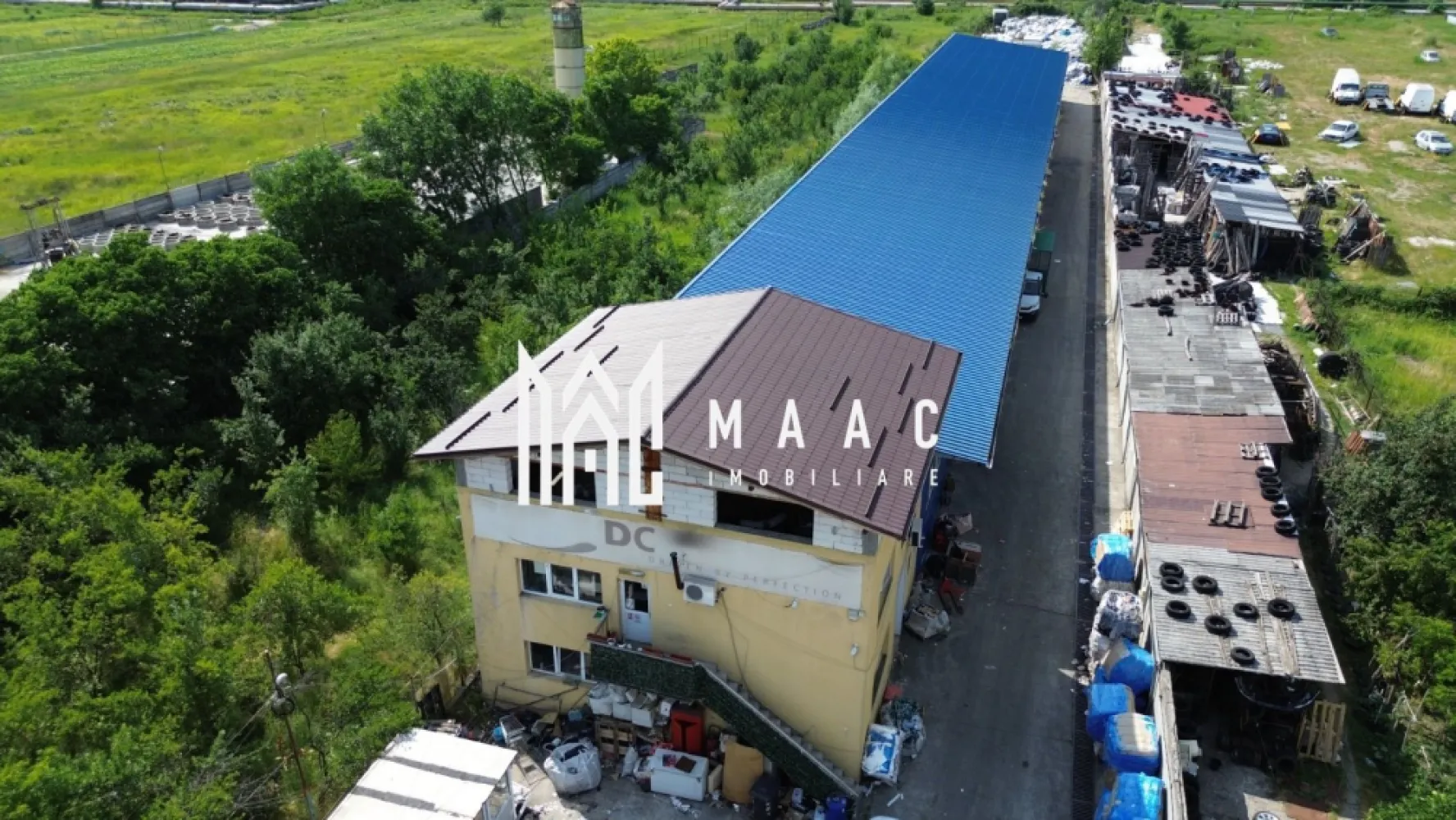 Hala 1330 MP| Raureni | Spatiu depozitare - 𝐃𝐞𝐩𝐨𝐳𝐢𝐭 𝐋𝐨𝐠𝐢𝐬𝐭𝐢𝐜 | 𝐇𝐚𝐥ă 𝐏𝐫𝐨𝐝𝐮𝐜ț𝐢𝐞 Râureni , Râmnicu Vâlcea Detalii generale: Amplasare premium – pe DN64 (drum cu 4 benzi), principalul acces spre oraș Hală industrială / depozitare: 1.000 mp utili/ 1330 mp Posibilitate extindere: încă 1.000 mp hală suplimentară Clădire birouri: P+2 Spații anexe: 300 mp (birouri, vestiare, dușuri) Facilități logistice: Platformă betonată acces / intrare: 1.000 mp Spațiu de depozitare exterioară: 1.500 mp 6 uși industriale + rampă pentru TIR-uri 2 linii electrice independente de mare putere Încălzire centralizată din rețeaua magistrală CET Govora Utilități complete: apă curentă, canalizare Posibilitate de extindere cu 3000 MP de teren la un pret avantajos Pentru mai multe detalii sau pentru programarea unei vizionări, vă invităm să contactați MAAC Imobiliare. ID: CP2872622 }}