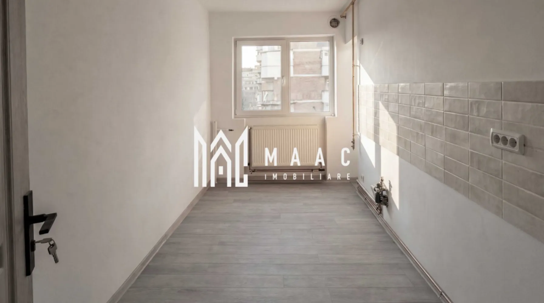 Apartament cu vedere la Parcul Zavoi - Apartament ultracentral, renovat, 3 camere , 94mp Maac imobiliare va oferă spre vânzare apartament spațios, 3 dormitoare, o bucatarie cu debara si doua bai, cu o suprafață totală de 93,6 mp, situat la etajul 3 din 4, pe Splaiul Independenței, într-o zonă excelentă, lângă Parcul Zăvoi. Apartamentul a fost renovat complet, beneficiind de instalații electrice și sanitare schimbate, finisaje noi, uși interioare noi și termopane noi, oferind confort și siguranță viitorilor proprietari. Un avantaj important îl reprezintă boxa de la subsol, aflată în proprietate, cu o suprafață de aproximativ 10 mp, ideală pentru depozitare. (pe langa mp ai apartamentului) Imobilul este bine poziționat, cu acces rapid către zone verzi, puncte de interes, mijloace de transport și facilități urbane. Pentru mai multe detalii sau pentru programarea unei vizionări, nu ezitați să ne contactați. CP2872551 }}