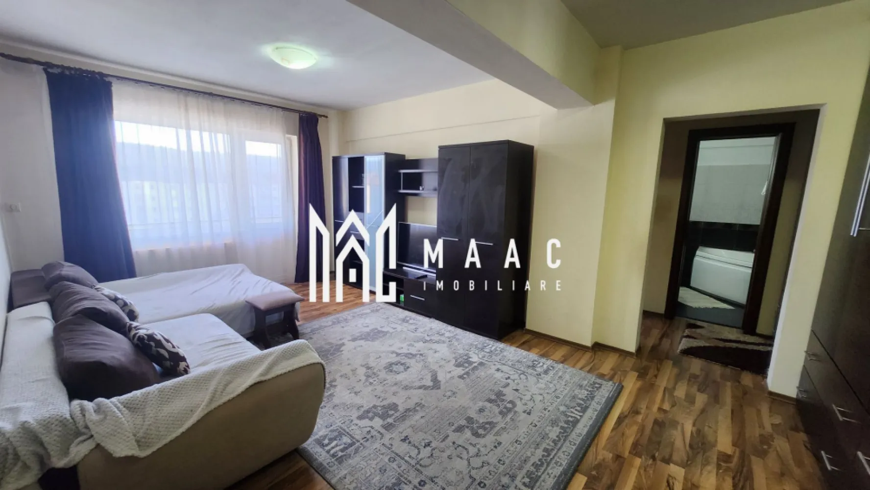 Apartament 2 camere | Nord Shopping City - Apartsment 2 camere semidecomandat / Bloc nou / Etaj 4/5 Maac imobiliare va propune spre inchiriere un apartament cu 2 camere situat la etajul 4/5 intr-un bloc nou, in imediata apropiere a Shopping City Rm.Valcea. Apartamentul este disponibil imediat si este complet mobilat si utilat. Compartimentarea este ideala si dispune de spatii de depozitare generoase. -Bucatarie inchisa, complet mobilata -Hol -Dormitor -Baie -Living -Balcon generos cu privelieste superba ID Cp2870383 }}