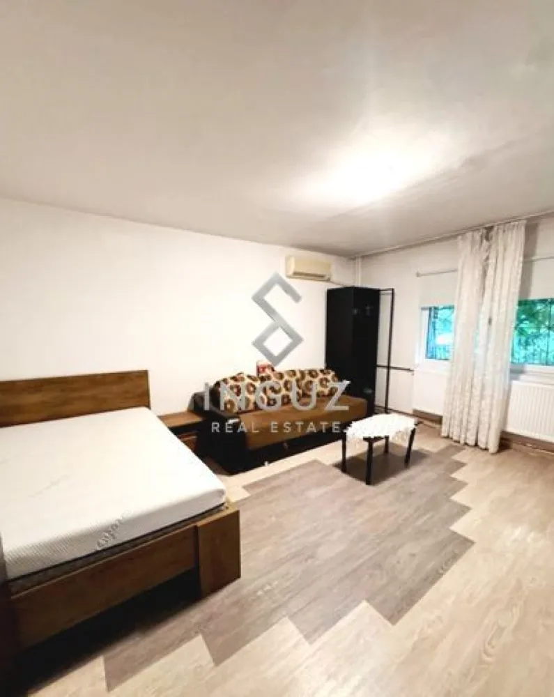 Garsonieră modernă de închiriat – Tei, Sector 2, București - Garsonieră modernă de închiriat – Tei, Sector 2, București ⬇️ العربية بالأسفل ⬇️
370 € / lună | 42 mp | 5 minute de UTCB

Garsonieră spațioasă, complet mobilată și utilată, gata pentru mutare imediată. Ideală pentru studenți sau pentru o persoană care caută confort și acces rapid către facultate și mijloace de transport.

Detalii apartament:
• Suprafață: 42 mp
• Etaj: Parter / 10
• Încălzire centralizată
• Bucătărie separată
• Debara
• Lift
• Disponibilă imediat
• Se acceptă studenți

Complet utilată:
• Aragaz
• Frigider
• Cuptor cu microunde
• Mașină de spălat
• Uscător de rufe
• Pat
• Canapea
• Dulap
• TV
• Comode și spații multiple de depozitare

Locație:
Str. Alexandru cel Bun nr. 12
La doar 5 minute de mers pe jos de UTCB

Preț:
• 370 € chirie
• 370 € garanție
• + 50% comision agenție

━━━━━━━━━━━━━━

استوديو حديث للإيجار – تي، القطاع 2، بوخارست

370 يورو / الشهر | 42 متر | 5 دقائق من UTCB

استوديو واسع ومجهز بالكامل، جاهز للسكن فوراً، مناسب جداً للطلاب أو لشخص يبحث عن الراحة وموقع قريب من الجامعة والمواصلات.

تفاصيل الشقة:
• 42 متر مربع
• طابق أرضي من 10
• تدفئة مركزية
• مطبخ منفصل
• غرفة تخزين
• مصعد
• متاح فوراً
• مناسب للطلاب

مجهزة بالكامل:
• غاز
• ثلاجة
• ميكروويف
• غسالة ملابس
• نشافة
• سرير
• كنبة
• خزانة
• تلفزيون
• مساحات تخزين متعددة

العنوان:
Str. Alexandru cel Bun nr. 12
فقط 5 دقائق مشياً من جامعة UTCB

السعر:
• 370 يورو إيجار
• 370 يورو تأمين
• + 50% عمولة المكتب