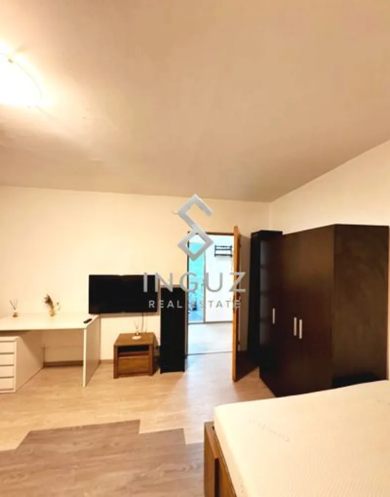 Garsonieră modernă de închiriat – Tei, Sector 2, București - Garsonieră modernă de închiriat – Tei, Sector 2, București ⬇️ العربية بالأسفل ⬇️
370 € / lună | 42 mp | 5 minute de UTCB

Garsonieră spațioasă, complet mobilată și utilată, gata pentru mutare imediată. Ideală pentru studenți sau pentru o persoană care caută confort și acces rapid către facultate și mijloace de transport.

Detalii apartament:
• Suprafață: 42 mp
• Etaj: Parter / 10
• Încălzire centralizată
• Bucătărie separată
• Debara
• Lift
• Disponibilă imediat
• Se acceptă studenți

Complet utilată:
• Aragaz
• Frigider
• Cuptor cu microunde
• Mașină de spălat
• Uscător de rufe
• Pat
• Canapea
• Dulap
• TV
• Comode și spații multiple de depozitare

Locație:
Str. Alexandru cel Bun nr. 12
La doar 5 minute de mers pe jos de UTCB

Preț:
• 370 € chirie
• 370 € garanție
• + 50% comision agenție

━━━━━━━━━━━━━━

استوديو حديث للإيجار – تي، القطاع 2، بوخارست

370 يورو / الشهر | 42 متر | 5 دقائق من UTCB

استوديو واسع ومجهز بالكامل، جاهز للسكن فوراً، مناسب جداً للطلاب أو لشخص يبحث عن الراحة وموقع قريب من الجامعة والمواصلات.

تفاصيل الشقة:
• 42 متر مربع
• طابق أرضي من 10
• تدفئة مركزية
• مطبخ منفصل
• غرفة تخزين
• مصعد
• متاح فوراً
• مناسب للطلاب

مجهزة بالكامل:
• غاز
• ثلاجة
• ميكروويف
• غسالة ملابس
• نشافة
• سرير
• كنبة
• خزانة
• تلفزيون
• مساحات تخزين متعددة

العنوان:
Str. Alexandru cel Bun nr. 12
فقط 5 دقائق مشياً من جامعة UTCB

السعر:
• 370 يورو إيجار
• 370 يورو تأمين
• + 50% عمولة المكتب