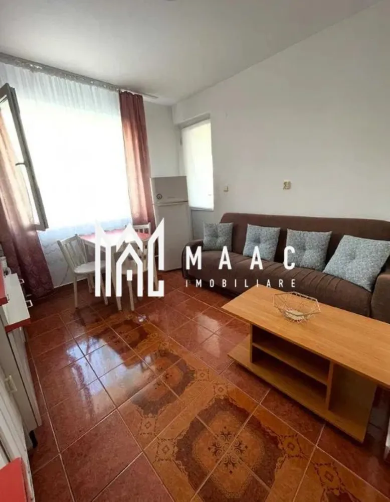 Apartament 1 camera | Etaj 1 | Balcon | Decomandat | Parcare - MAAC Imobiliare va prezinta un apartament cu 1 camera decomandat aproape de Parcul Sub Arini și Pădurea Dumbrava.

Caracteristici:
Tip: Confort 1, decomandat
Suprafață utilă: 48 mp
Etaj: 1 din 3
Balcon: 8 mp
Loc de parcare propriu în fața blocului

Utilități și dotări:
Mobilat și utilat: aragaz, hotă, frigider, mașină de spălat rufe
Centrală termică proprie
Internet prin fibră optică
Izolație termică exterioară
Contorizare individuală: apometre, contor gaz, contor curent electric
Bloc dotat cu interfon

Finisaje interioare:
Pereți: vopsea lavabilă, faianță
Podele: parchet în camere, gresie în bucătărie și baie
Tâmplărie: geamuri termopan 
Ușă de intrare: ușă metalică

Acces facil către toate punctele de interes:
Spații verzi cu pistă de bicicletă și locuri de joacă pentru copii
Unități de învățământ (școli, grădinițe)
Centre comerciale și supermarketuri
Instituții bancare, bancomate și farmacii
Stații de autobuz cu legături rapide spre centrul orașului
În imediata apropiere: Parcul Sub Arini și Pădurea Dumbrava.

Pentru mai multe detalii precizati telefonic ca ati vazut anuntul cu ID: CP2659346