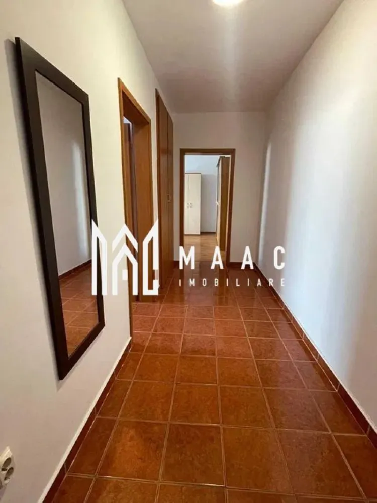 Apartament 1 camera | Etaj 1 | Balcon | Decomandat | Parcare - MAAC Imobiliare va prezinta un apartament cu 1 camera decomandat aproape de Parcul Sub Arini și Pădurea Dumbrava.

Caracteristici:
Tip: Confort 1, decomandat
Suprafață utilă: 48 mp
Etaj: 1 din 3
Balcon: 8 mp
Loc de parcare propriu în fața blocului

Utilități și dotări:
Mobilat și utilat: aragaz, hotă, frigider, mașină de spălat rufe
Centrală termică proprie
Internet prin fibră optică
Izolație termică exterioară
Contorizare individuală: apometre, contor gaz, contor curent electric
Bloc dotat cu interfon

Finisaje interioare:
Pereți: vopsea lavabilă, faianță
Podele: parchet în camere, gresie în bucătărie și baie
Tâmplărie: geamuri termopan 
Ușă de intrare: ușă metalică

Acces facil către toate punctele de interes:
Spații verzi cu pistă de bicicletă și locuri de joacă pentru copii
Unități de învățământ (școli, grădinițe)
Centre comerciale și supermarketuri
Instituții bancare, bancomate și farmacii
Stații de autobuz cu legături rapide spre centrul orașului
În imediata apropiere: Parcul Sub Arini și Pădurea Dumbrava.

Pentru mai multe detalii precizati telefonic ca ati vazut anuntul cu ID: CP2659346