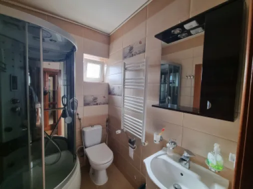 Vila de inchiriat 5 camere Sisesti-Vatra Noua