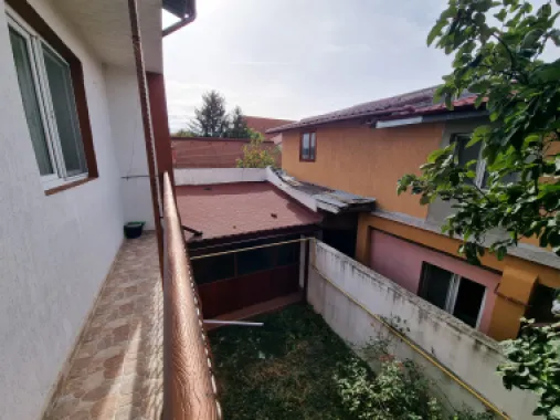Vila de inchiriat 5 camere Sisesti-Vatra Noua