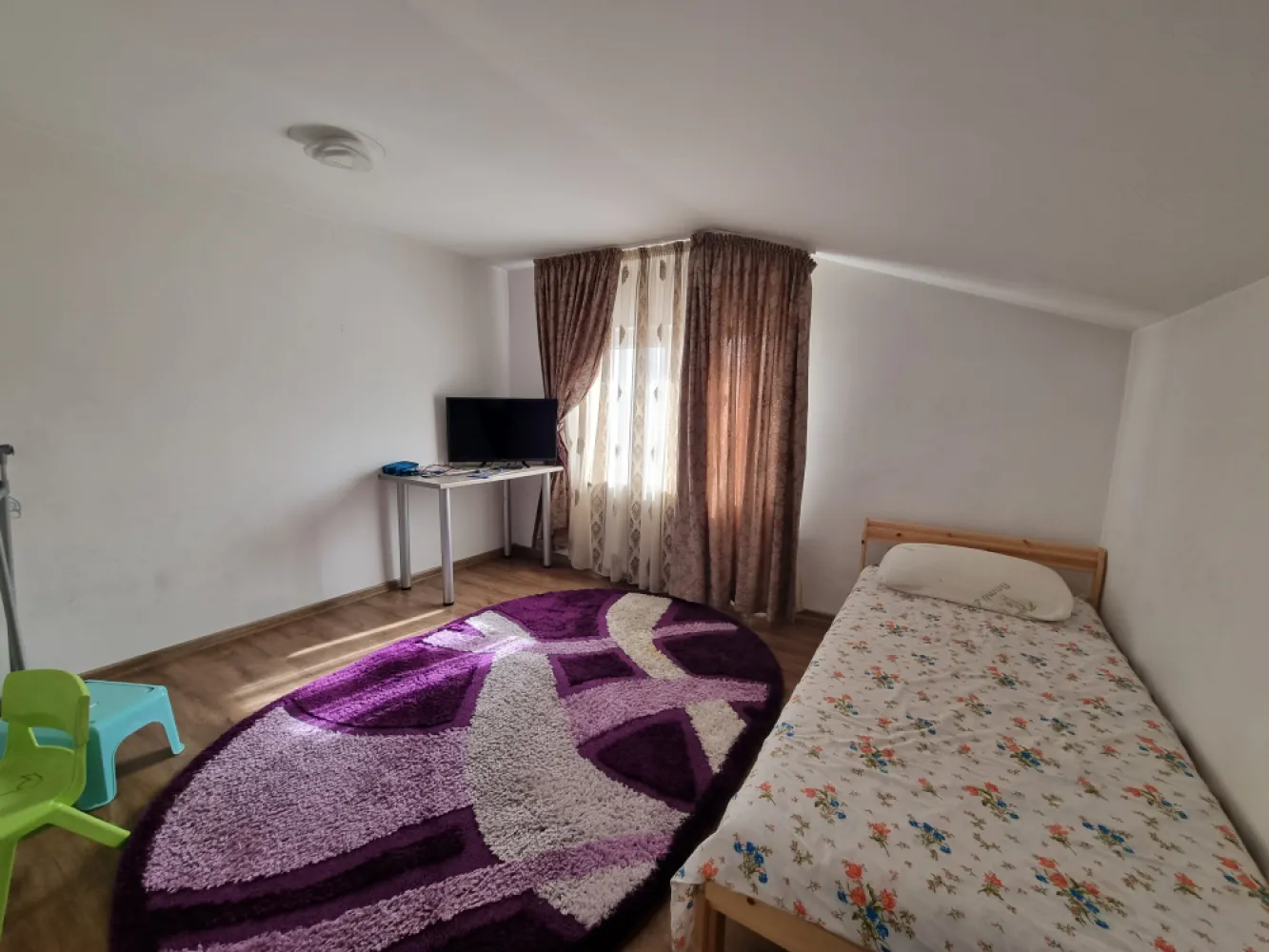 Vila de inchiriat 5 camere Sisesti-Vatra Noua