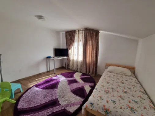 Vila de inchiriat 5 camere Sisesti-Vatra Noua