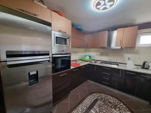 Vila de inchiriat 5 camere Sisesti-Vatra Noua