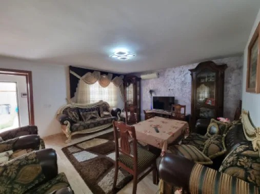 Vila de inchiriat 5 camere Sisesti-Vatra Noua