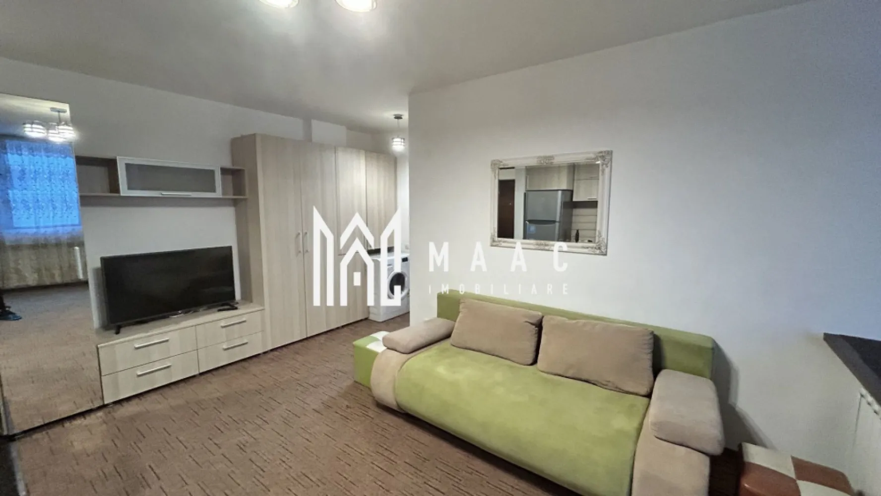 Apartament 2 camere | Etaj 4 | Lift | Parcare | Doamna stanca - Maac Imobiliare prezintă spre închiriere un apartament modern cu 2 camere, situat la etajul 4 al unui imobil nou, P+7, prevăzut cu lift, în imediata apropiere a Kaufland și Shopping City Sibiu. Locuința dispune de o suprafață utilă de aproximativ 50mp și se închiriază mobilată și utilată complet, fiind ideală pentru cei care își doresc confort și acces rapid la toate zonele de interes. Compartimentare Living open-space cu bucătărie Dormitor Baie Hol Balcon închis Îmbunătățiri și dotări Gresie, faianță Uși interioare din lemn Geamuri termopan cu tâmplărie PVC Centrală termică proprie Mobilier și electrocasnice moderne Alte beneficii Loc de parcare privat Preț închiriere 360euro/lună + garanție Pentru mai multe detalii sau pentru a programa o vizionare, vă rugăm să ne contactați și să menționați ID-ul anunțului: CP2842366 }}