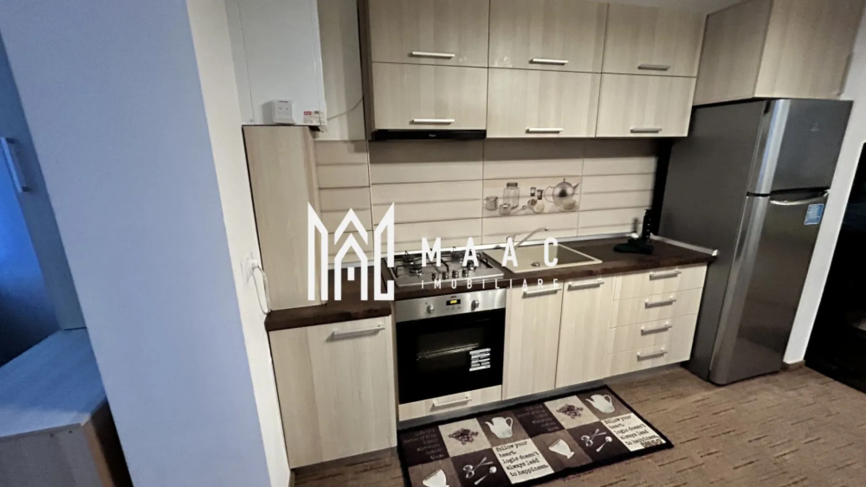 Apartament 2 camere | Etaj 4 | Lift | Parcare | Doamna stanca - Maac Imobiliare prezintă spre închiriere un apartament modern cu 2 camere, situat la etajul 4 al unui imobil nou, P+7, prevăzut cu lift, în imediata apropiere a Kaufland și Shopping City Sibiu. Locuința dispune de o suprafață utilă de aproximativ 50mp și se închiriază mobilată și utilată complet, fiind ideală pentru cei care își doresc confort și acces rapid la toate zonele de interes. Compartimentare Living open-space cu bucătărie Dormitor Baie Hol Balcon închis Îmbunătățiri și dotări Gresie, faianță Uși interioare din lemn Geamuri termopan cu tâmplărie PVC Centrală termică proprie Mobilier și electrocasnice moderne Alte beneficii Loc de parcare privat Preț închiriere 360euro/lună + garanție Pentru mai multe detalii sau pentru a programa o vizionare, vă rugăm să ne contactați și să menționați ID-ul anunțului: CP2842366 }}