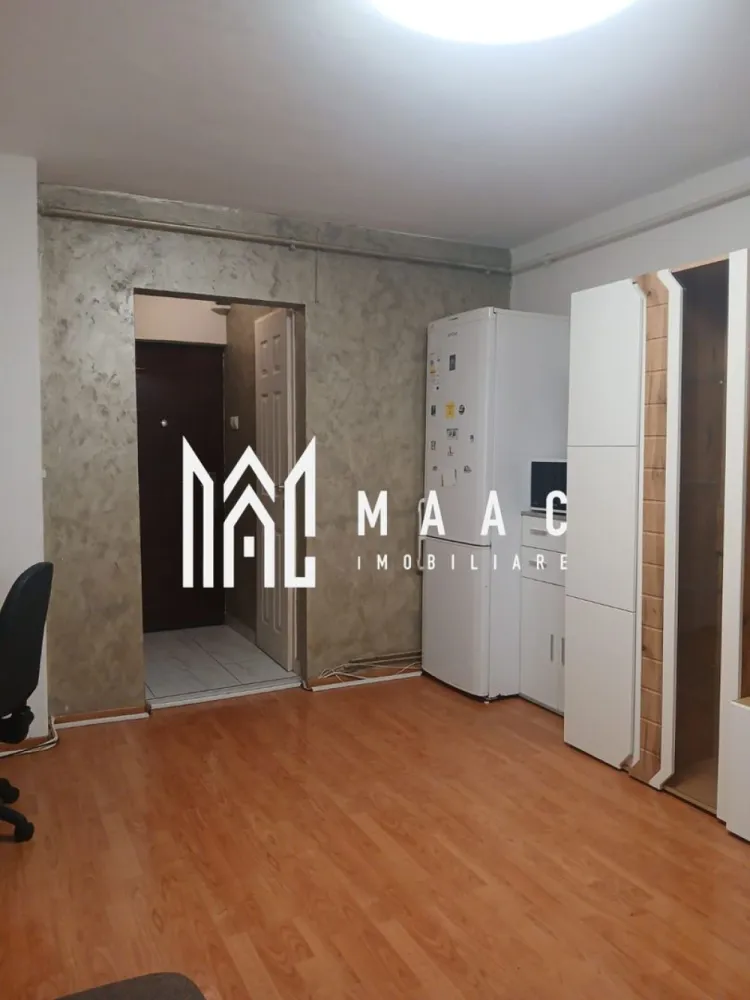 Garsonieră de Vânzare I 29 mp I Terezian I Târgul Cailor - MAAC Imobiliare vă propune spre vânzare o garsonieră situată în zona Terezian – Târgul Cailor, aproape de centrul orașului. Imobilul este amplasat într-o zonă bine cotată, cu acces facil către centru, magazine, școli și mijloace de transport în comun. Detalii proprietate: Suprafață utilă: 24 mp Suprafață construită: 29 mp Etaj: 4 Compartimentare: cameră bucătărie baie cu cabină de duș Garsoniera se vinde complet mobilată și utilată, fiind ideală atât pentru locuit, cât și ca investiție, cu posibilitate de închiriere imediată. Proprietatea nu necesită investiții suplimentare. Pentru detalii suplimentare, consultanță sau programarea unei vizionări, va rugăm să ne contactati specificand ID: CP2872396. }}