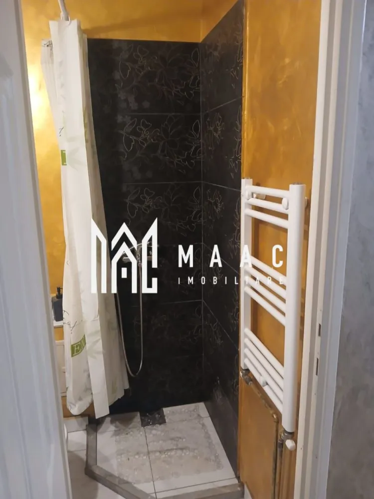 Garsonieră de Vânzare I 29 mp I Terezian I Târgul Cailor - MAAC Imobiliare vă propune spre vânzare o garsonieră situată în zona Terezian – Târgul Cailor, aproape de centrul orașului. Imobilul este amplasat într-o zonă bine cotată, cu acces facil către centru, magazine, școli și mijloace de transport în comun. Detalii proprietate: Suprafață utilă: 24 mp Suprafață construită: 29 mp Etaj: 4 Compartimentare: cameră bucătărie baie cu cabină de duș Garsoniera se vinde complet mobilată și utilată, fiind ideală atât pentru locuit, cât și ca investiție, cu posibilitate de închiriere imediată. Proprietatea nu necesită investiții suplimentare. Pentru detalii suplimentare, consultanță sau programarea unei vizionări, va rugăm să ne contactati specificand ID: CP2872396. }}
