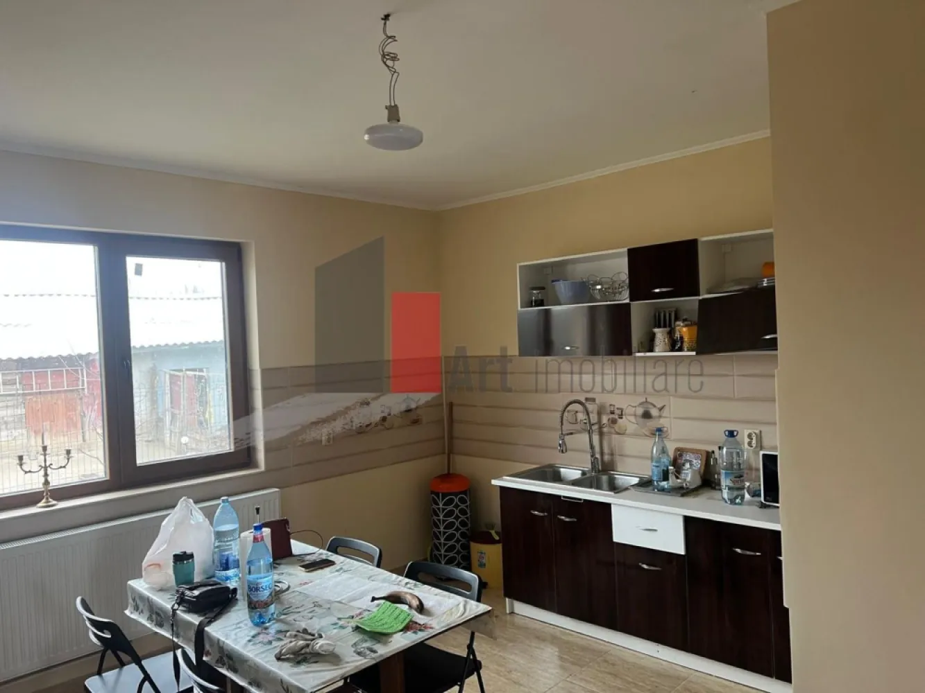 CASA CU TEREN DE 5000MP - JUDET GIURGIU 30KM DE BUCURESTI - Va prezentam spre vanzare casa de 160 mp cu terasa de 25 mp si teren de 5000 mp.
 Locatia casei este localitatea Stejaru , comuna Sangureni pe ruta de la Bucuresti la
 Giurgiu pe un drum lateral din partea dreapta.

 Casa este formata din 2 dormitoare mari , fiecare cu baie , living foarte mare de 40 mp,
 bucatarie , terasa , pod. In curte se gaseste un foisor mare.
 Comfortul termic este asigurat cu centrala termica proprie.
 Terenul de 5000 mp asigura realizarea unei gradini , a unei livezi sau a unei vii iar iesirea 
 din fundul curtii la raul Neajlov devine si mai atractiv.
 
 Pentru alte imformatii sau vizionare sunati la 0722 371 033.