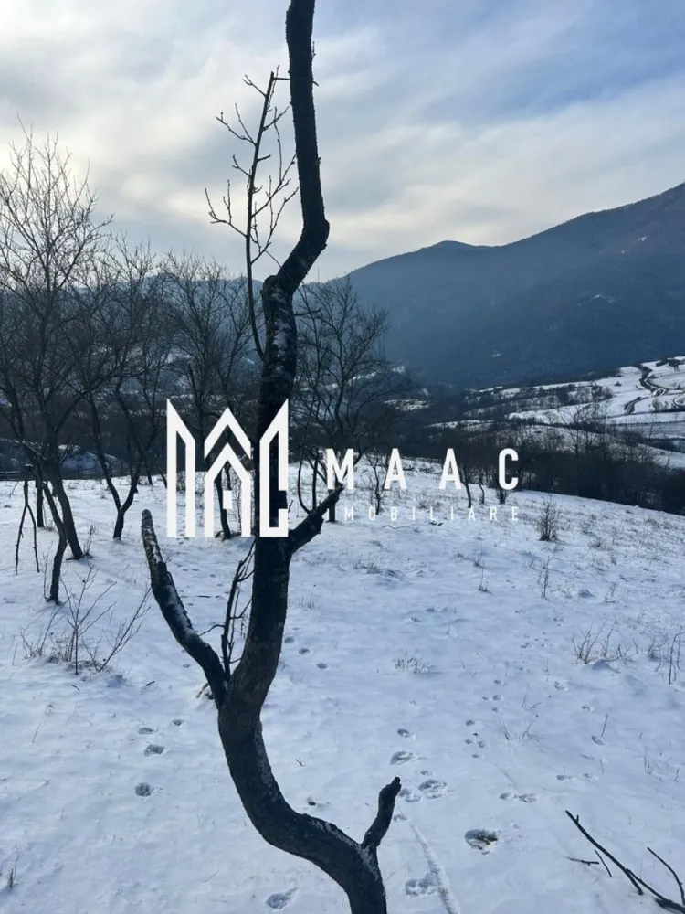 Teren de vânzare, 7750 mp I Orientare sudică I Caineni - MAAC Imobiliare va propune spre vânzare 7700 mp de teren în comuna Caineni la marginea satului Greblesti. Terenul are o usoara inclinatie, iar suprafata are o forma patrata 80/97 mp. Este situat la 2 km de drumul național, râul Olt și viitoarea autostradă Sibiu -București. Accesul este ușor pe un drum de pământ, curentul se află la o distanță de aproximativ 200 m. Pentru mai multe detalii precizați ca ati văzut anunțul cu ID CP2874139 }}