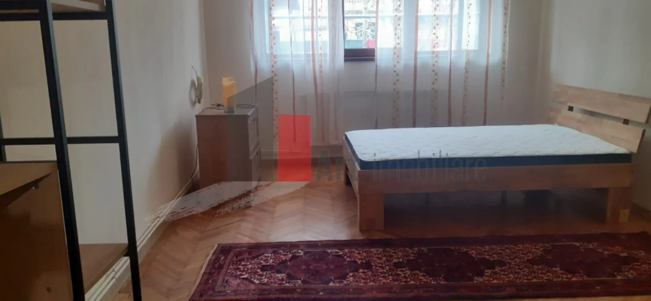 Casa individuala 1 mai - Va propunem spre inchiriere o casa cu 3 camere, 2 grupuri sanitare, mobilata si utilata aflata in zona 1 Mai la 5 minute de metrou, 

Casa are o curte proprie de 100mp, 2 locuri de parcare, unul in curte si unul in fata portii.

Se accepta de companie (pisicute), 

Pentru detalii sau vizionare va stam la dispozitie