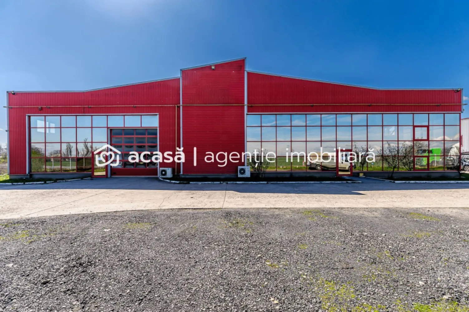 Hală industrială de vânzare 3495 mp zona Arad - Spațiu industrial de vânzare în Arad - Ideal pentru Antreprenori și pentru Investitori.

Hala se poate achiziționa închiriată 100% sau parțial. 
În varianta în care se dorește achiziționarea halei cu chiriași venitul anual garantat din chirii este de 108.000 eur.

Poziționare proprietarte:
Arad Zona Grădiște, la ieșirea către Oradea

Caracteristici Principale:
Construită în 2008
Suprafață construită la sol 2.790 mp
Suprafață construită desfășurată 3.495 mp
Suprafață teren 5.994 mp
Înălțime variabilă între 5,7 m și 8,3 m
Construcție metalică robustă

Facilități Premium:
Porți secționale drive-in 4 buc
Electricitate monofazică și trifazică
Utilități apă, canalizare, gaz
Încălzire cu generatoare de aer cald
Sisteme de siguranță cu hidranți interiori si exteriori, alarmă, detectare incendii, evacuare fum și gaze fierbinți, iluminat de siguranță și supraveghere video

Preț: 1.650.000 Euro + TVA 21%

📞 0721356746 FLORIN MOȘ

Cu o vastă experiență în domeniu, vă vom ghida prin fiecare etapă a procesului de tranzacționare, asigurându-ne că tranzacția se desfășoară fără probleme.
Investește Inteligent în viitorul afacerii tale!
