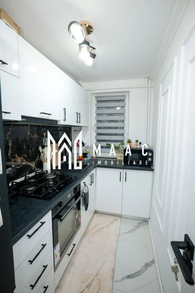 Apartament 3 camere | Decomandat | Renovat integral - MAAC Imobiliare vă propune spre vânzare un apartament modern cu 3 camere, situat la etajul 2/4 in zona Hermes Proprietatea se află la etajul 2 si este renovata integral, fiind ideală atât pentru locuit, cât și ca investiție. Apartamentul este inteligent compartimentat pentru a oferi confort și funcționalitate: * Living luminos și primitor * Bucătărie complet utilată * 2 dormitoare * 1 grupur sanitar * Hol spațios * Balcon util și accesibil Această proprietate este ideală pentru familii, dar și pentru cei care își doresc confort, stil și o locație excelentă pe una dintre cele mai căutate artere ale orașului. Pentru mai multe detalii sau pentru programarea unei vizionări, MAAC Imobiliare vă stă cu drag la dispoziție. id: CP2875349 }}