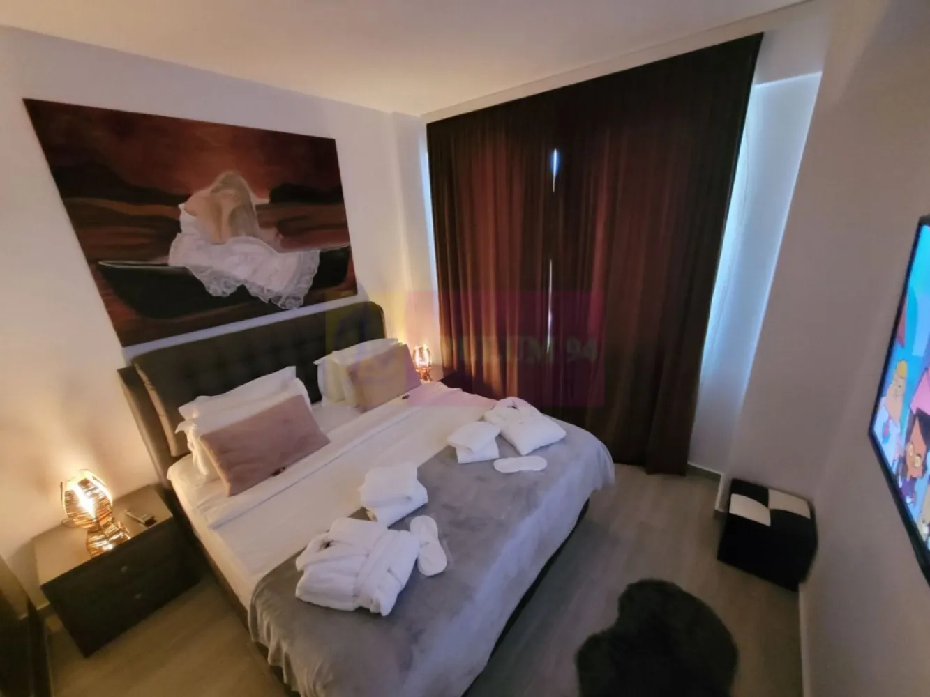 Apartament in prima linie Mamaia Nord. - Compania imobiliara Apulum 94 va propune un apartament de 2 camere situat la etajul 1 intr-un imobil situat in prima linie in Mamaia Nord.
Apartamentul detine si certificat de clasificare turistica fiind ideal pentru investitie in vederea inchirierii.
Apartamentul are incalzire in pardoseala, centrala termica pe gaze si este mobilat si utilat in totalitate.
Interiorul are toate componentele pentru inchiriere si anume: internet, cablu, iale inteligente la usi, 2 plasme, aer conditionat, cuptor cu microunde, boxe inteligente, aparat de cafea, frigider, vesela, aspirator, parcare in curte. Bariera se deschide cu telefonul proprietarului.
Pentru alte detalii si vizionare nu ezitati sa ma contactati pe nr 0733683446- Laura Ionescu.