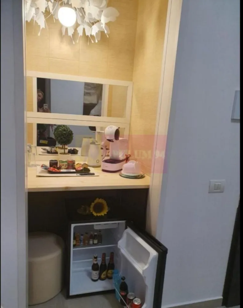 Apartament in prima linie Mamaia Nord. - Compania imobiliara Apulum 94 va propune un apartament de 2 camere situat la etajul 1 intr-un imobil situat in prima linie in Mamaia Nord.
Apartamentul detine si certificat de clasificare turistica fiind ideal pentru investitie in vederea inchirierii.
Apartamentul are incalzire in pardoseala, centrala termica pe gaze si este mobilat si utilat in totalitate.
Interiorul are toate componentele pentru inchiriere si anume: internet, cablu, iale inteligente la usi, 2 plasme, aer conditionat, cuptor cu microunde, boxe inteligente, aparat de cafea, frigider, vesela, aspirator, parcare in curte. Bariera se deschide cu telefonul proprietarului.
Pentru alte detalii si vizionare nu ezitati sa ma contactati pe nr 0733683446- Laura Ionescu.