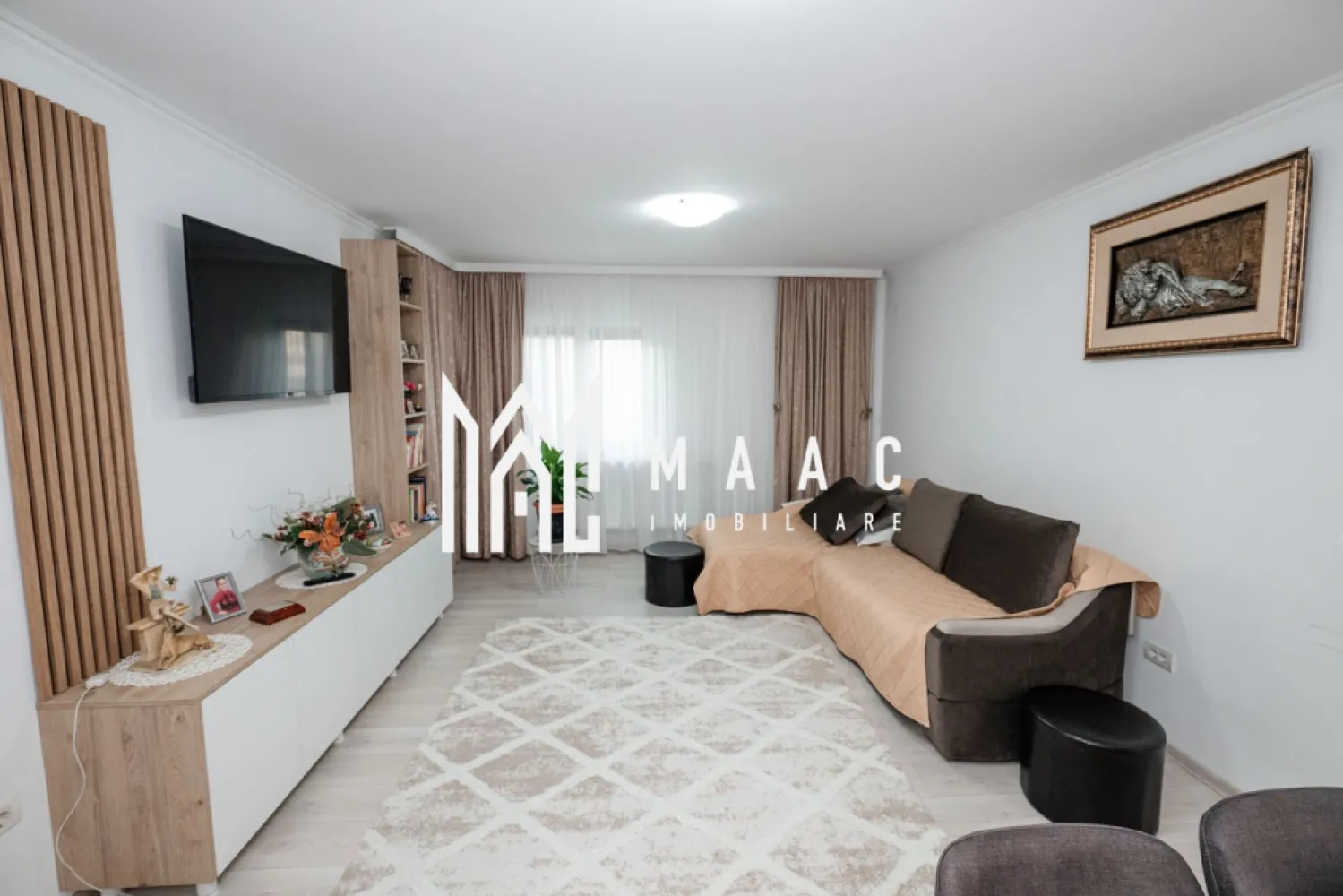 apartament bloc nou anl et1 - MAAC Imobiliare vă propune spre vânzare un apartament modern cu 2 camere, situat la etajul 1 in zona fazelei Ostroveni, intr-un bloc de tip ANL. Proprietatea se află la etajul 1 si este renovata integral, fiind ideală atât pentru locuit, cât și ca investiție. Apartamentul este inteligent compartimentat pentru a oferi confort și funcționalitate: * Living luminos și primitor * Bucătărie complet utilată * 1 dormitor * 1 grupur sanitar * Hol spațios * Balcon util și accesibil Această proprietate este ideală pentru familii, dar și pentru cei care își doresc confort, stil și o locație excelentă pe una dintre cele mai căutate artere ale orașului. Pentru mai multe detalii sau pentru programarea unei vizionări, MAAC Imobiliare vă stă cu drag la dispoziție. CP2875262 }}