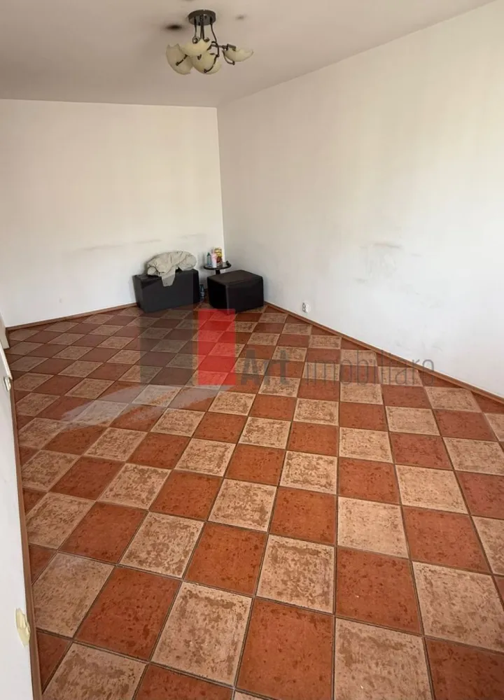 Apartament de vanzare-Lujerului - Apartament de vanzare cu 2 camere, cu o suprafata de 54 mp, în zona Militari-Lujerului, la etajul 7 din P+8, cu 2 lifturi. An construcție bloc 1986. Interiorul dispune de pardoseli din gresie și parchet, uşă intrare metalică şi de un balcon închis cu geam termopan- balconul are 5mp. Bucatarie inchisa, balcon inchis. Vederea este către spatele blocului.

Locația este una urbană, blocul este foarte bine poziționat, fiind aproape de diverse puncte de interes. Te poți bucura de restaurante, supermarketuri și centre comerciale în apropiere. De asemenea, ai acces rapid la stațiile de autobuz și metrou, facilitând transportul în comun. În zonă există parcuri și locuri de joacă pentru copii. Se fac cam 7 minute pana la statia de metrou Lujerului.

Dacă te interesează să vezi acest apartament, nu ezita să mă contactezi pentru mai multe detalii.