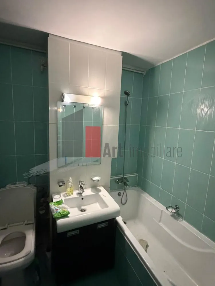 Apartament cu trei camere de vanzare-Crangasi-loc de parcare