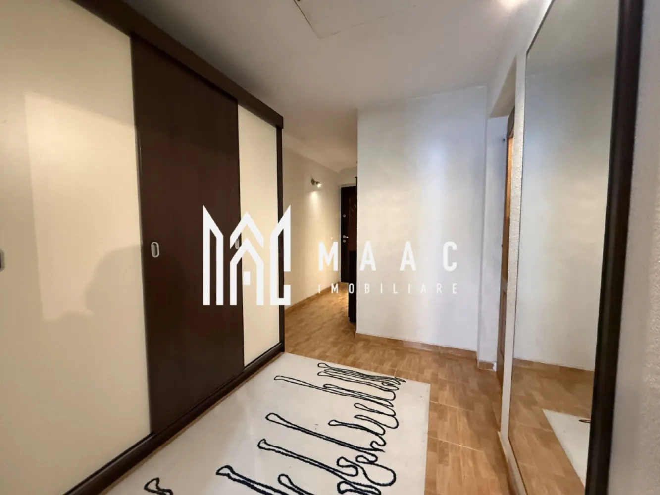 Apartament 2 camere | Mobilat complet | Decomandat | Strand - MAAC Imobiliare vă prezintă spre vânzare un apartament cu 2 camere, situat la etajul 4 din 4 al unui imobil construit în anul 2006, amplasat in zona Strand. Caracteristici: Apartament cu 2 camere, decomandat. Suprafață utilă de 50 mp. Situat la etajul 4 din 4. Construcție realizată în anul 2006. Compartimentare: Hol de acces. Living. Dormitor. Bucătărie separată. Baie. Dotări și confort: Centrală termică proprie cu calorifere. Aer condiționat. Acces la internet prin fibră optică. Imobil și vecinătate: Clădire izolată termic. Străzi asfaltate și iluminat stradal. Zonă sigură și bine întreținută. Acces și facilități: Acces facil la mijloacele de transport în comun. Conectare rapidă către celelalte zone ale orașului. Pentru mai multe detalii precizati telefonic ca ati vazut anuntul cu ID: CP2876185 }}