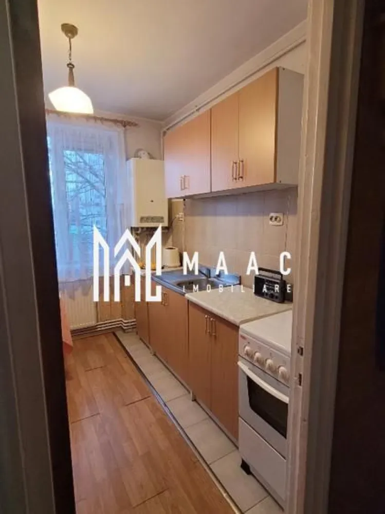Apartament 2 camere | 50 MPU | Etaj 1 | Zona Hipodrom 1 - MAAC Imobiliare vă propune spre vânzare un apartament cu 2 camere, situat la etajul 1 al unui imobil cu regim de înălțime P+4, ideal atât pentru locuire, cât și pentru investiție. Apartamentul are o suprafață utilă de 50 mp și beneficiază de reabilitare termică, cu izolație dublă la exterior, oferind un confort termic sporit și costuri reduse de întreținere. Compartimentarea este practică și funcțională, fiind compusă din bucătărie separată, living, dormitor, baie cu geam pentru aerisire naturală și balcon închis cu tâmplărie termopan. Proprietatea se predă complet mobilată și utilată, exact ca în fotografii, fiind pregătită pentru mutare imediată. Pentru mai multe detalii sau pentru a programa o vizionare, vă rugăm să ne contactați. Specificați ID-ul CP2869841. }}