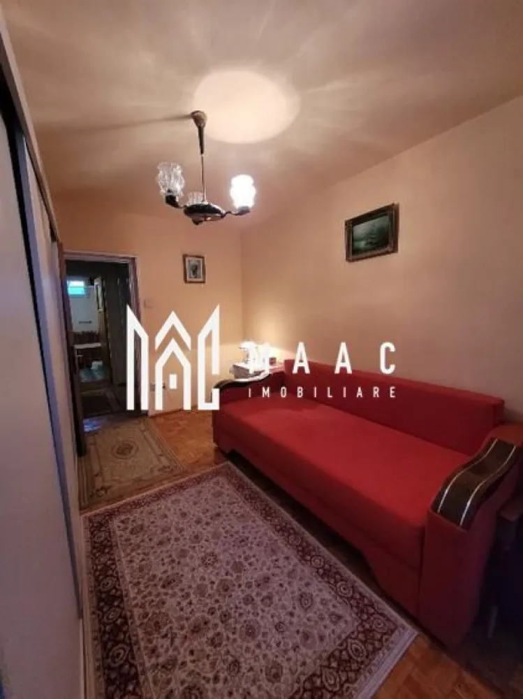 Apartament 2 camere | 50 MPU | Etaj 1 | Zona Hipodrom 1 - MAAC Imobiliare vă propune spre vânzare un apartament cu 2 camere, situat la etajul 1 al unui imobil cu regim de înălțime P+4, ideal atât pentru locuire, cât și pentru investiție. Apartamentul are o suprafață utilă de 50 mp și beneficiază de reabilitare termică, cu izolație dublă la exterior, oferind un confort termic sporit și costuri reduse de întreținere. Compartimentarea este practică și funcțională, fiind compusă din bucătărie separată, living, dormitor, baie cu geam pentru aerisire naturală și balcon închis cu tâmplărie termopan. Proprietatea se predă complet mobilată și utilată, exact ca în fotografii, fiind pregătită pentru mutare imediată. Pentru mai multe detalii sau pentru a programa o vizionare, vă rugăm să ne contactați. Specificați ID-ul CP2869841. }}