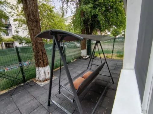 De vanzare apartament 3 camere – Micro 40 – Parter cu gradina, 60.000 euro