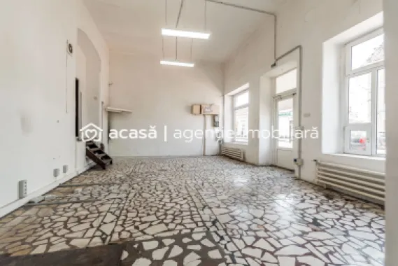 Spatiu comercial ,cu vitrina de in zona Boul Rosu.