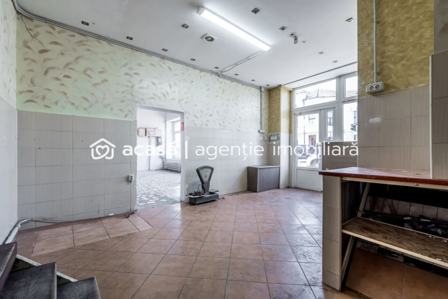 Spatiu comercial ,cu vitrina de in zona Boul Rosu.