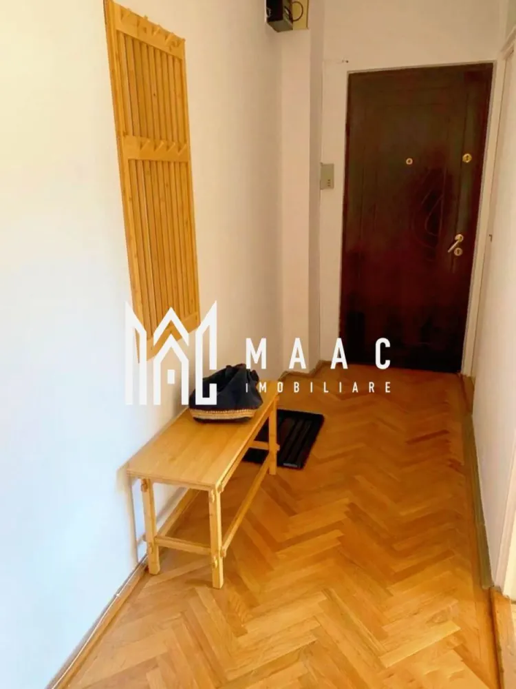 Apartament de Închiriat | 2 camere | Decomandat | Central - MAAC Imobiliare vă propune spre închiriere un apartament cu 2 camere, decomandat, situat la etajul 2, aproape de centrul orașului, ideal pentru cineva care dorește acces rapid la puncte de interes. Locuința dispune de mobilier nou și electrocasnice noi,mobilat și utilat, fiind dotat cu centrală termică proprie pentru un confort optim. Interiorul este amenajat modern și se prezintă în condiții excelente. Se solicită încheierea contractului pe termen lung. Se percepe garanție în cuantumul unei chirii.Nu se acceptă animale de companie. Pentru vizionări sau mai multe detalii contactați-ne și specificați ID:CP2875805 }}