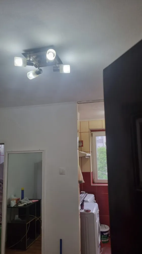 Vând garsoniera Rahova - Vând garsoniera 15 mp,etaj 4/4,zona Rahova,soseaua Sălaj,direct propietar,zona curata și linistita,preț 21000 euro negociabil&nbsp;