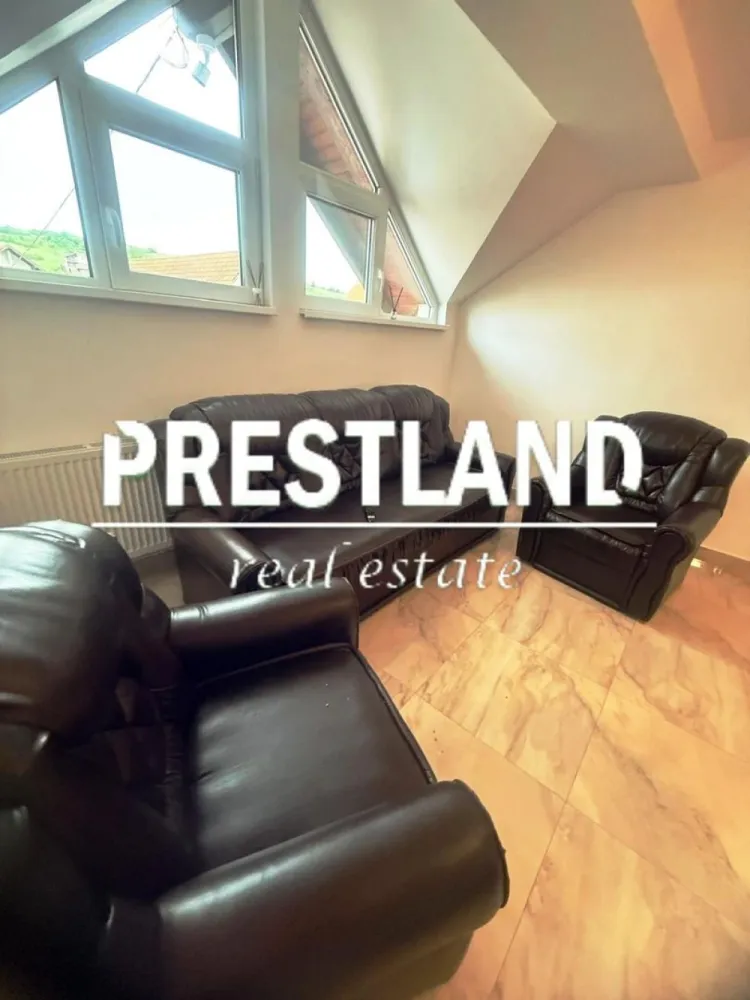 Apartament la casa, zona Șura Mare !! - Apartametul este situat la etajul unui imobil nou construit in anul 2024 si este aituat la etajul 1 și se compune din 2 dormitoare generoase, living, bucătărie, baie cu cabină de duș și are 3 locuiri de parcare private.

Apartamentul se pretează pentru un cuplu sau o famile și se predă mobilat , dotat și utilat cu tot ce este necesar. Se oferă si se dorește seriozitate.

Preț 450 Euro/lună +o garanție contravaloarea unei chiri.
 Comisionul agaenției este de 50% din prima chirie.

Agenția nu deține informațiile privind performanta energetica a imobilului, aceasta informând asupra necesitații si legalității certificatului energetic. Comunicarea datelor cuprinse in Certificatul Energetic al imobilului rămâne in sarcina proprietarului.

Oferim clienților următoarele servicii:

- consultanta obținere credite bancare;

- servicii notariat;

- servicii de topografie(schiță, releveu);

- certificate energetice imobile;

- asigurări;

- servicii de evaluare;

- consultanta juridica;