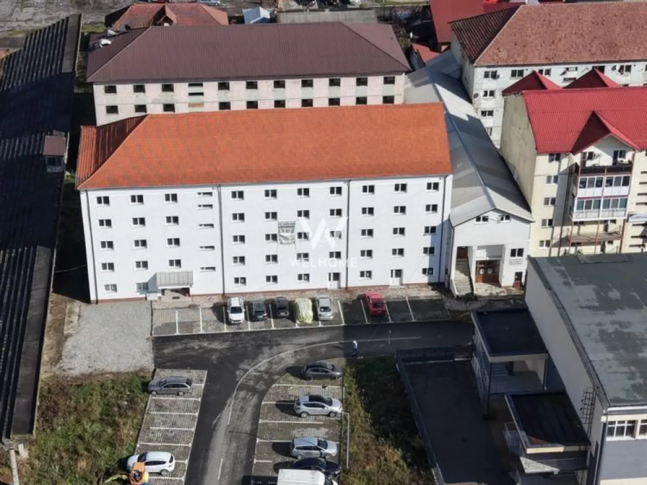 Garsoniere de vânzare – bloc cu mai multe unități | Predare la cheie - Se vând garsoniere într-un bloc cu mai multe unități locative, ideale pentru locuit sau investiție. Fiecare garsonieră are o suprafață de 21,7 mp și se predă la cheie, cu finisaje moderne și compartimentare eficientă. Fotografiile sunt cu titlu de prezentare, ilustrând o posibilă variantă de amenajare. Opțional, contra cost, garsonierele pot fi predate complet mobilate și utilate, în funcție de preferințele cumpărătorului. Caracteristici: suprafață: 21,7 mp predare la cheie finisaje moderne baie complet finisată racordate la toate utilitățile contorizare separată 💰 Preț: 23.500 € / garsonieră Pentru mai multe informații sau pentru programarea unei vizionări, vă stau la dispoziție. Tel:0740154900 }}