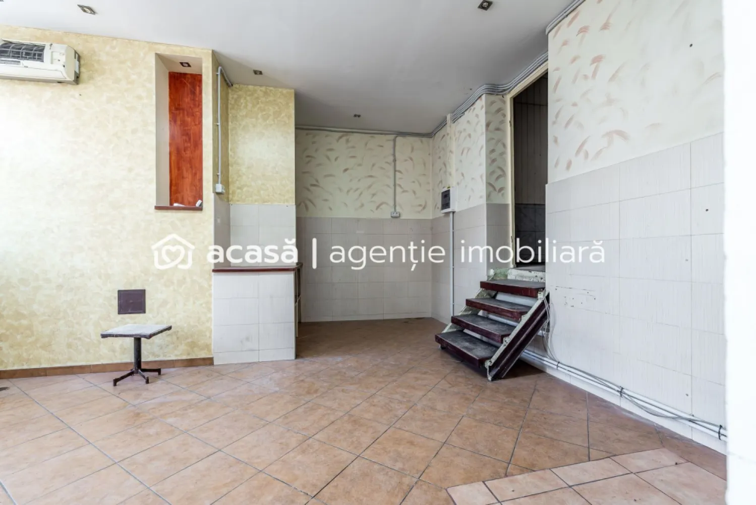 REZERVAT! Spatiu comercial ,cu vitrina de in zona Boul Rosu.